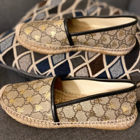 Gucci Shoes - Bee Canvas Slip on mint condition